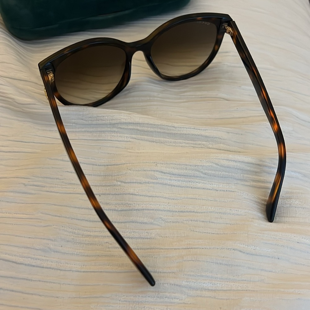 Gucci Tortoise Cat eye Sunglasses - Picture 5 of 6